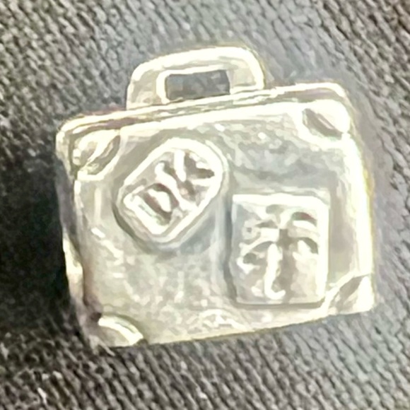 Pandora Adventure Suitcase Charm - Picture 3 of 5